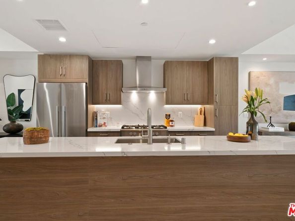 3805 S Verona Court, Los Angeles CA 90066