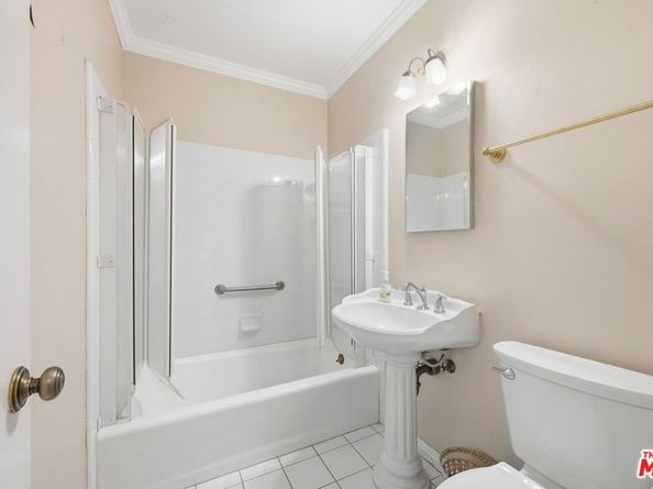 5430 Geyser Avenue, Tarzana CA 91356