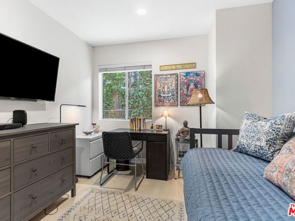 1617 S Beverly Glen Boulevard 204, Los Angeles CA 90024