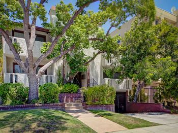 1916 Overland Avenue