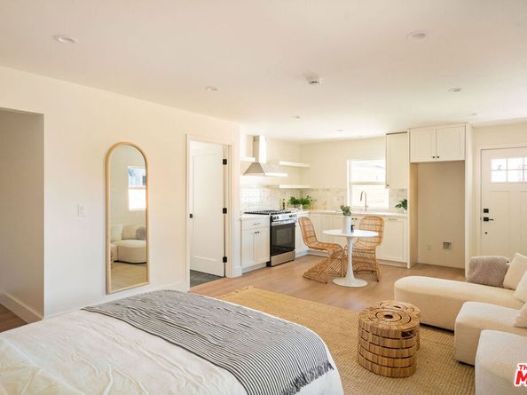 4606 10th Avenue, Los Angeles CA 90043