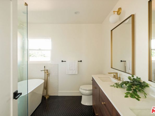 4606 10th Avenue, Los Angeles CA 90043