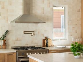 4606 10th Avenue, Los Angeles CA 90043