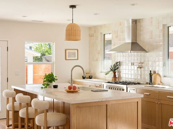 4606 10th Avenue, Los Angeles CA 90043