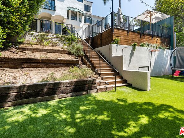 7918 Hillside Avenue, Los Angeles CA 90046