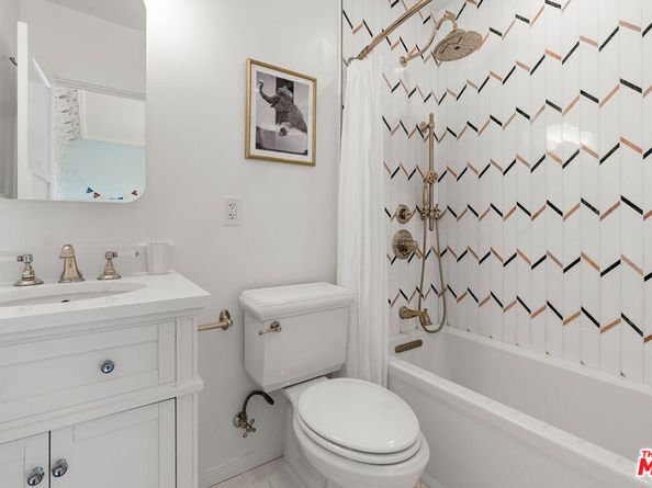 7918 Hillside Avenue, Los Angeles CA 90046