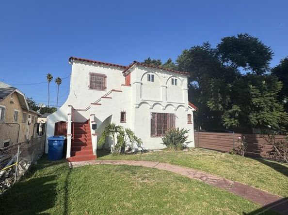 1601 W 69th Street, Los Angeles CA 90047