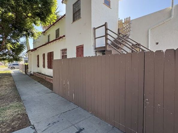 1601 W 69th Street, Los Angeles CA 90047