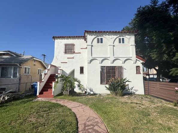 1601 W 69th Street, Los Angeles CA 90047