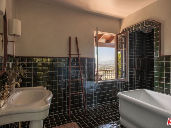 3877 Franklin Avenue, Los Angeles CA 90027