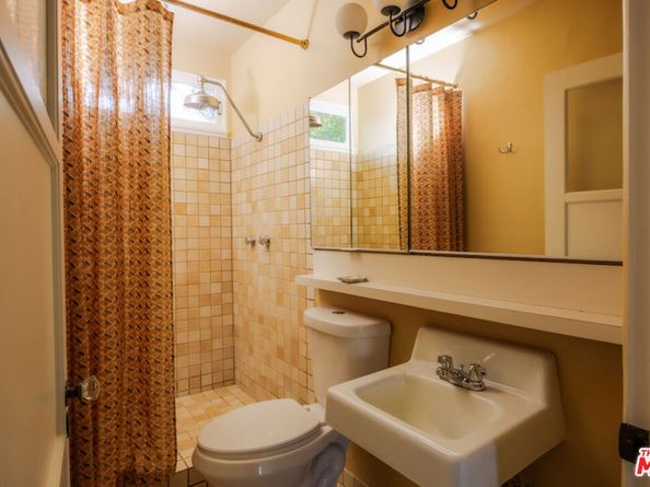 3877 Franklin Avenue, Los Angeles CA 90027