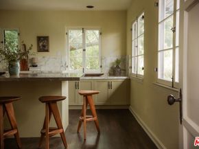3877 Franklin Avenue, Los Angeles CA 90027