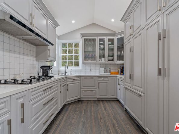 1528 Forest Knoll Drive, Los Angeles CA 90069
