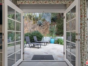 1528 Forest Knoll Drive, Los Angeles CA 90069