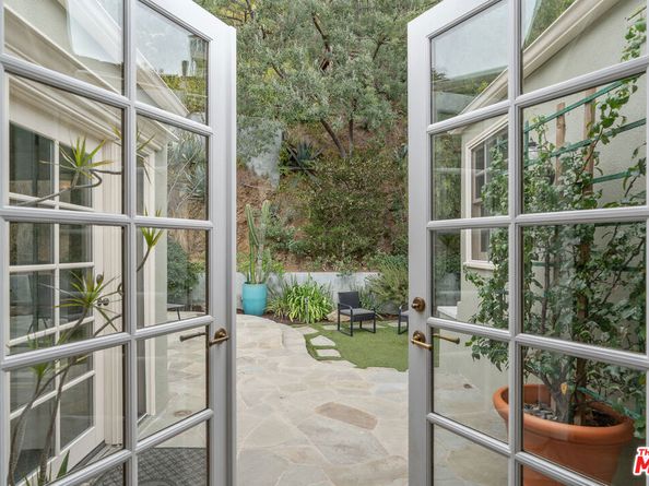 1528 Forest Knoll Drive, Los Angeles CA 90069