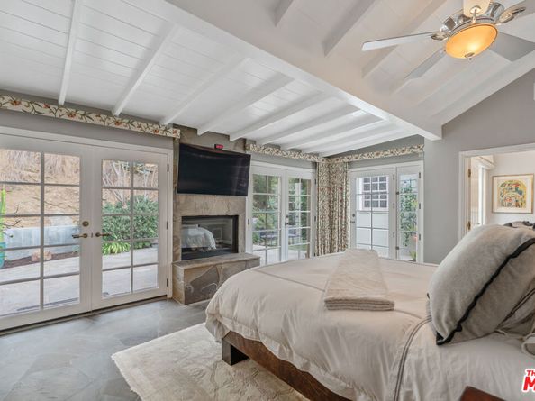 1528 Forest Knoll Drive, Los Angeles CA 90069