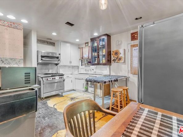 7506 Independenc Avenue, Canoga Park CA 91303