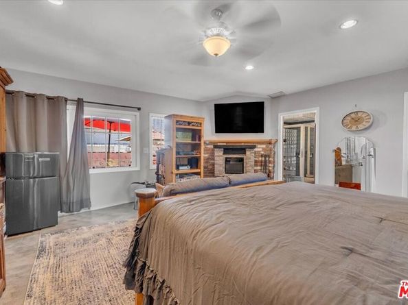 7506 Independenc Avenue, Canoga Park CA 91303