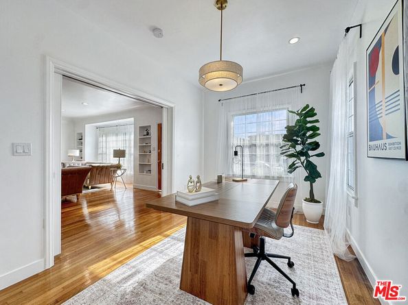 4521 Saturn Street, Los Angeles CA 90019