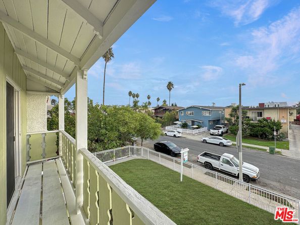 4521 Saturn Street, Los Angeles CA 90019