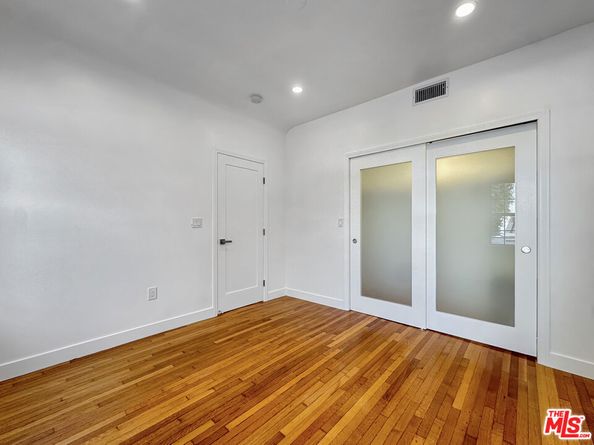 4521 Saturn Street, Los Angeles CA 90019