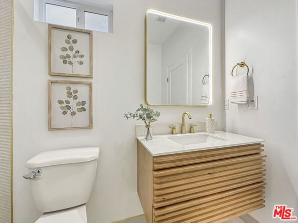 4521 Saturn Street, Los Angeles CA 90019