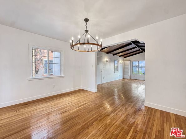 4521 Saturn Street, Los Angeles CA 90019