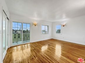 4521 Saturn Street, Los Angeles CA 90019