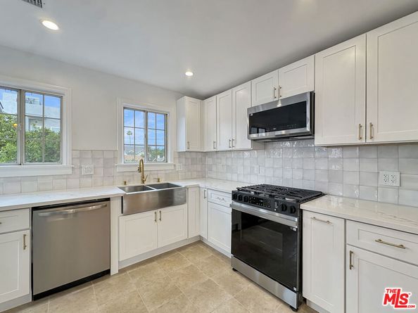 4521 Saturn Street, Los Angeles CA 90019