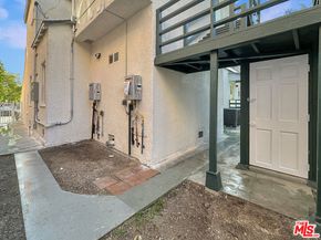 4521 Saturn Street, Los Angeles CA 90019