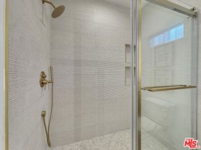 4521 Saturn Street, Los Angeles CA 90019