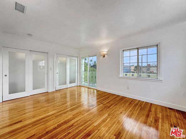 4521 Saturn Street, Los Angeles CA 90019