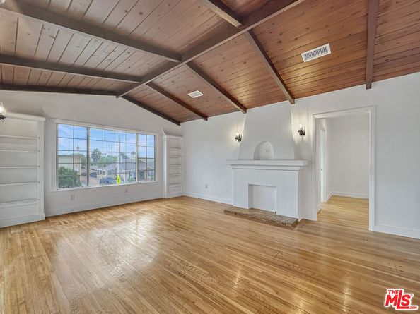 4521 Saturn Street, Los Angeles CA 90019