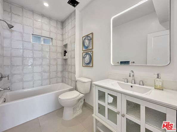 4521 Saturn Street, Los Angeles CA 90019