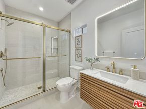 4521 Saturn Street, Los Angeles CA 90019