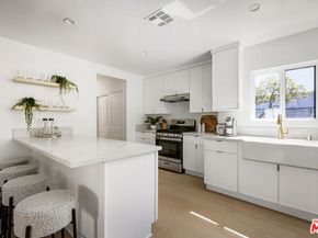 4918 10th Avenue, Los Angeles CA 90043