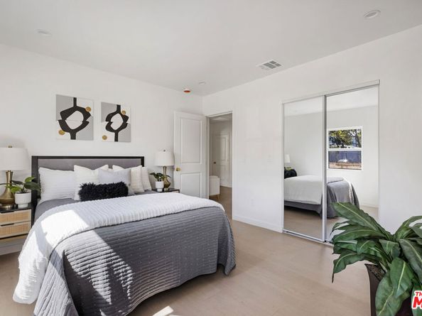 4918 10th Avenue, Los Angeles CA 90043