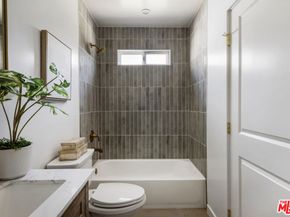 4918 10th Avenue, Los Angeles CA 90043