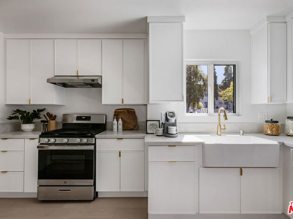 4918 10th Avenue, Los Angeles CA 90043