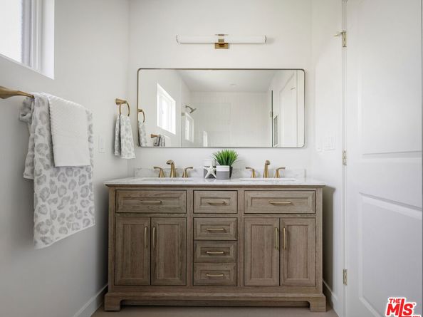 4918 10th Avenue, Los Angeles CA 90043