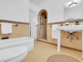 6122 W 6th Street, Los Angeles CA 90048