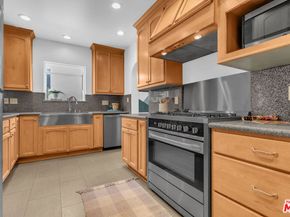 6122 W 6th Street, Los Angeles CA 90048