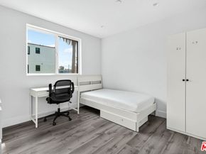 1597 W 37th Street, Los Angeles CA 90018