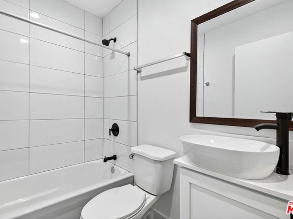 1597 W 37th Street, Los Angeles CA 90018