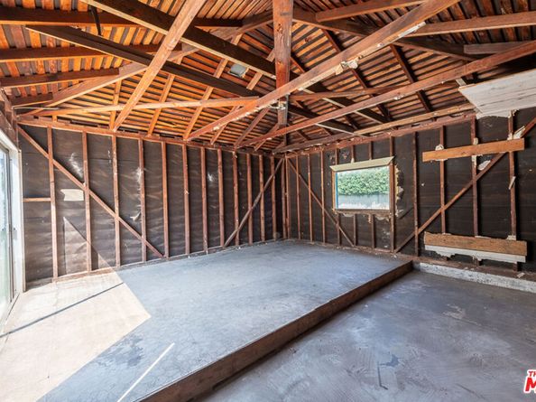 5808 Irvine Avenue, North Hollywood CA 91601