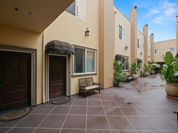 15014 Magnolia Boulevard 1, Sherman Oaks CA 91403