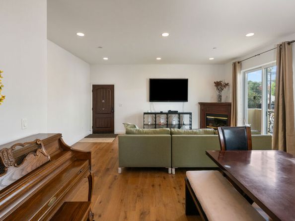 15014 Magnolia Boulevard 1, Sherman Oaks CA 91403