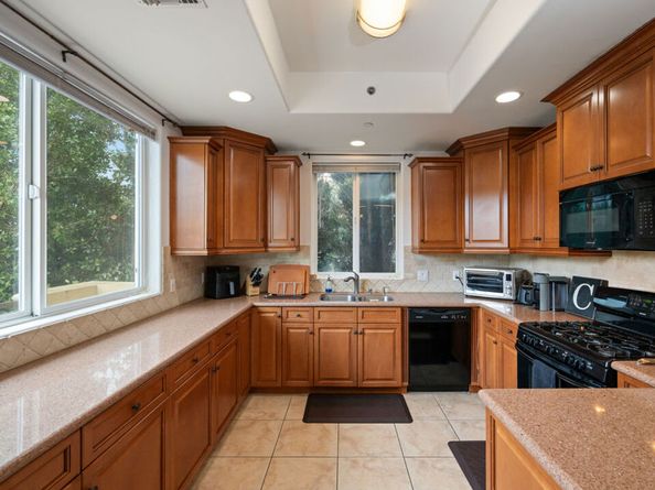 15014 Magnolia Boulevard 1, Sherman Oaks CA 91403