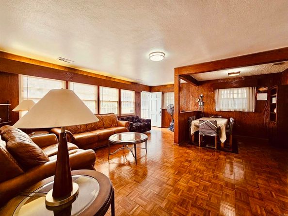 3333 Delta Avenue, Long Beach CA 90810