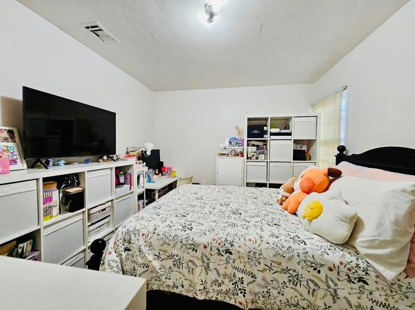 3333 Delta Avenue, Long Beach CA 90810